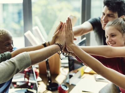 3 Easy Ways to Make Friends in the UK