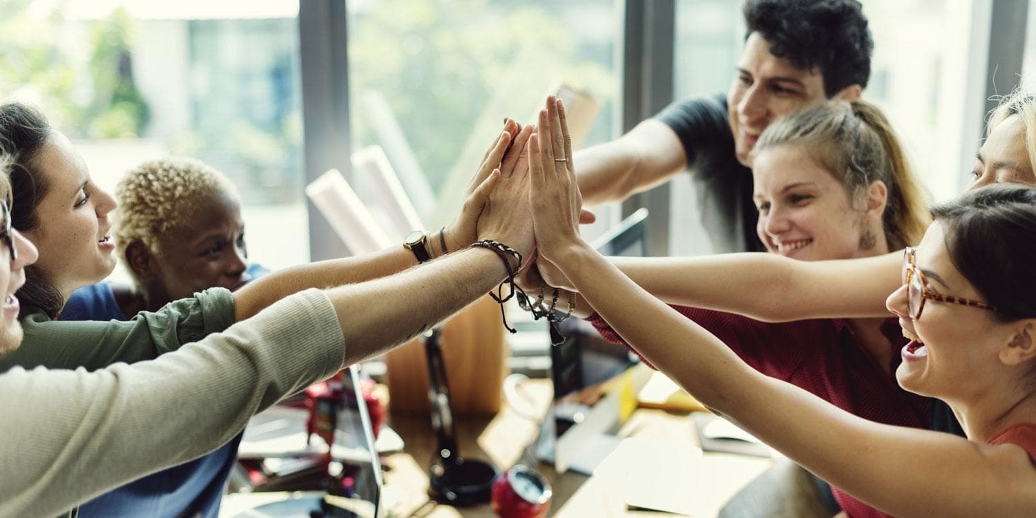 Why is learning English through a course is so beneficial?